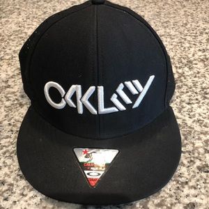 Oakley SnapBack